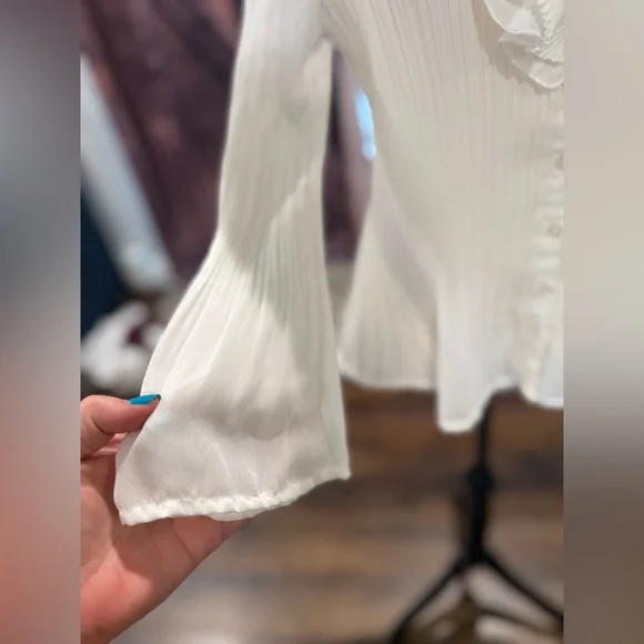 Sunny Leigh White Ruffled Notched Collar Blouse - Picture 3 of 6